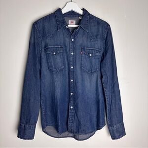 Men’s Denim Levi’s Shirt - Small *Like New